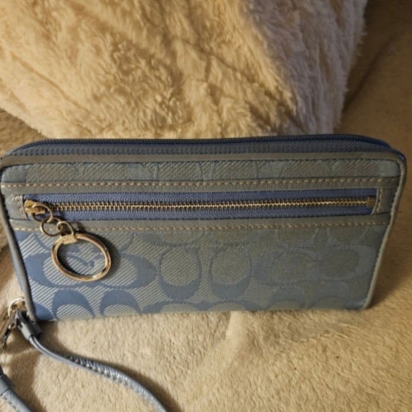 Coach Sky Blue Wallet Wristlet  Signature 'C' Monogram Canvas Silver Hardware - Picture 1 of 6